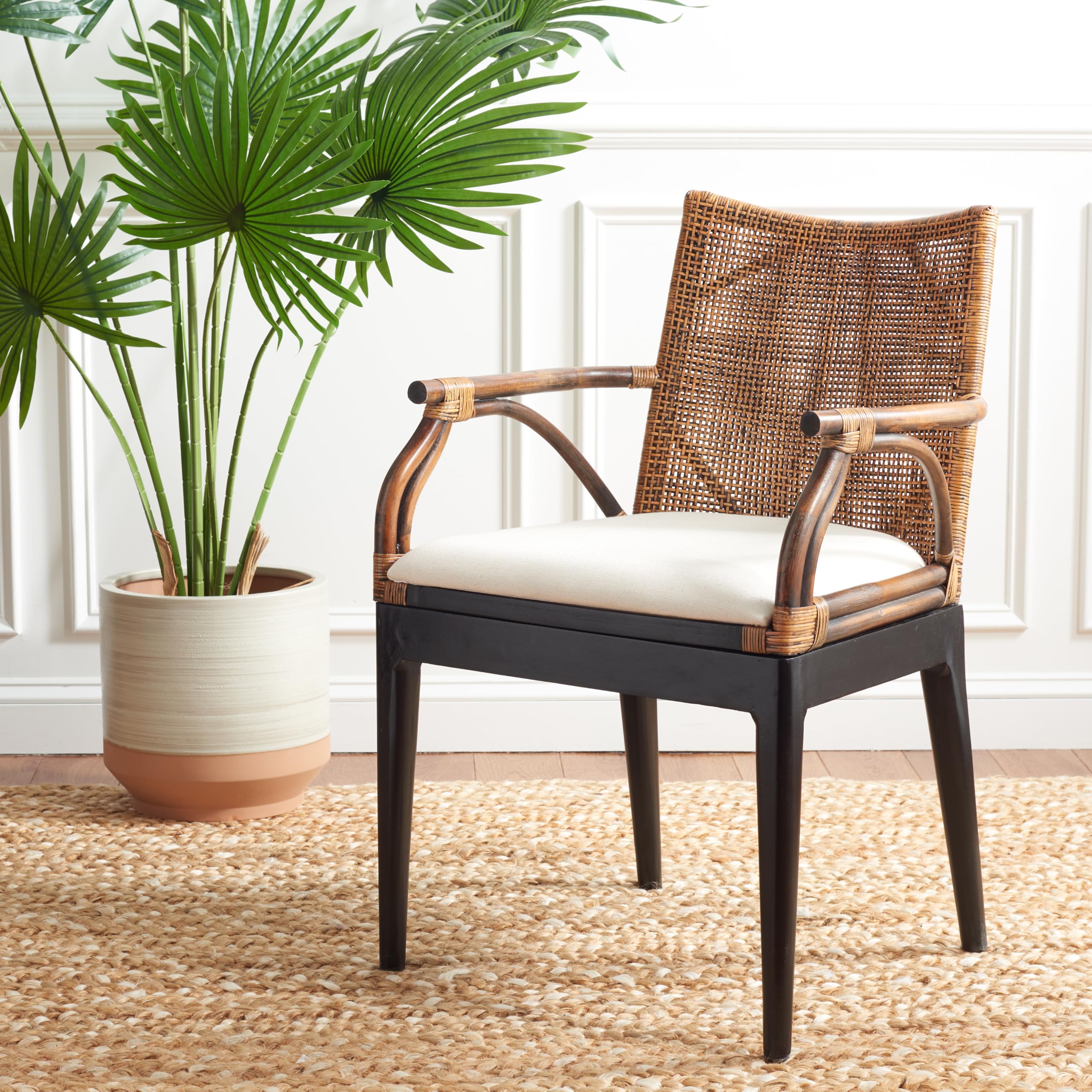 Gianni: Biophilic Charm